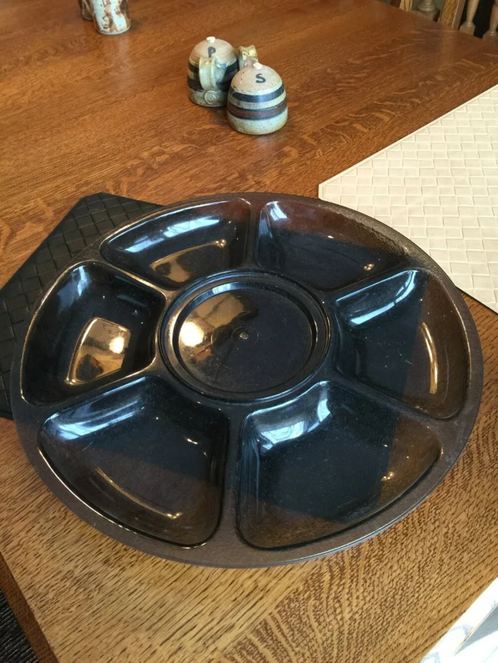 Round Plastic Serving Tray with Six Compartments 17